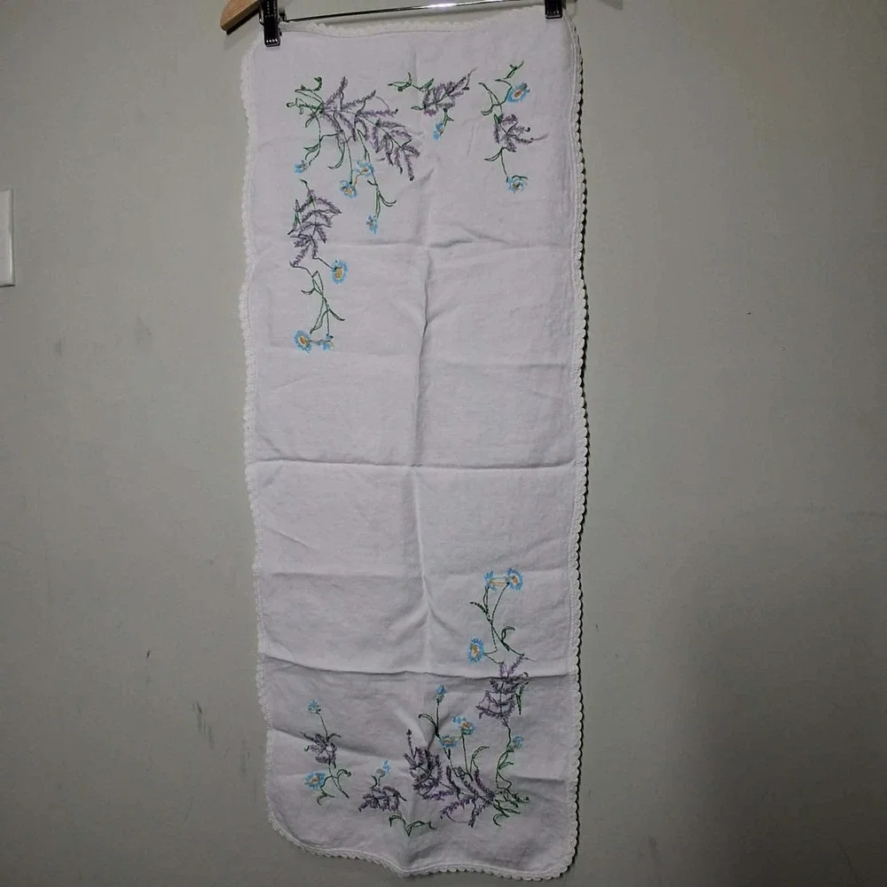 Vintage Embroidered Lavender Floral Table‎ Runner White Lace Trim Farmhouse